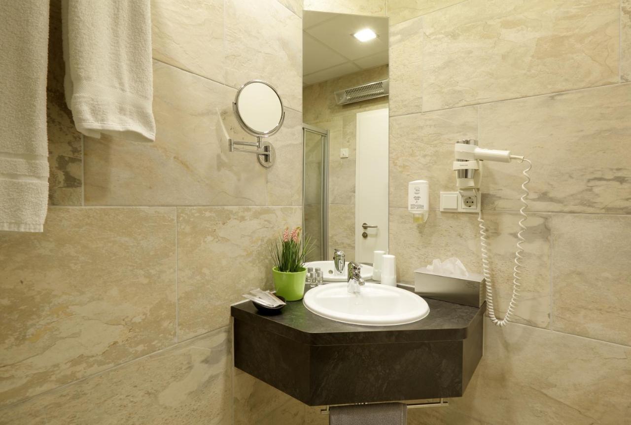 Grunder Gaestehaus Limbach  ภายนอก รูปภาพ