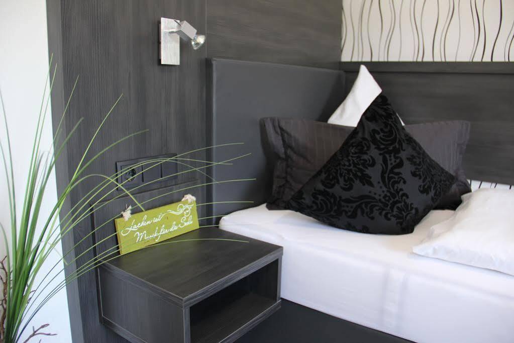 Grunder Gaestehaus Limbach  ภายนอก รูปภาพ